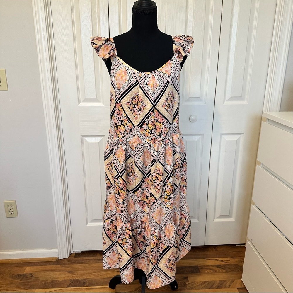 Summer Dress, Floral Pattern and Ruffle Hem Size M NWT
